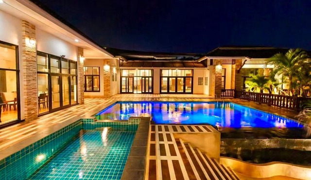 5BR Villa for 10 Private Estate Hua Hin
