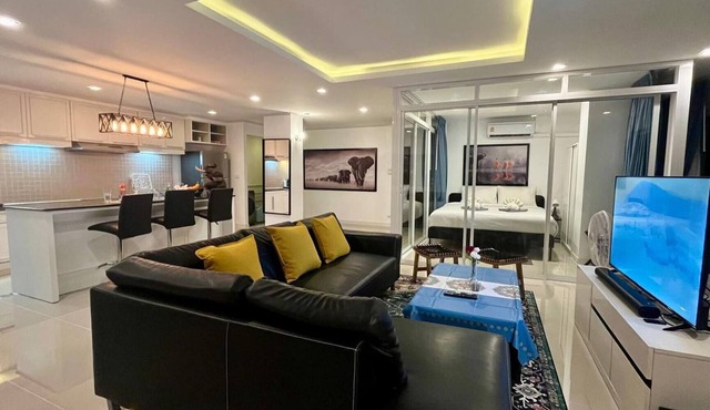 6-36 - 3 Bdr Modern Penthouse with shared Pool
