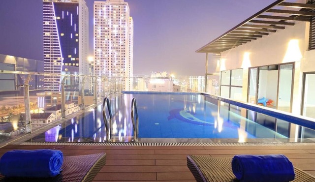 7S Sunny Ocean Hotel & Spa nằm ở khu vực bãi biển Mỹ Khê thuộc thành phố Đà Nẵng in Đà Nẵng
