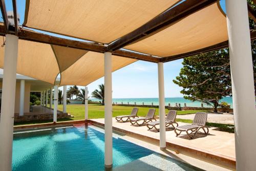 97985 Stunning beachfront Suites Wi-Fi East of Progreso in Chicxulub