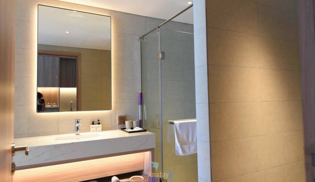 A La Carte Ha Long – Modern Apartments by Anstay