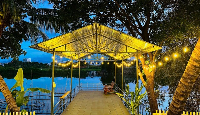 A riverside Villa suitable for a family, team, friends to make an outdoor party!