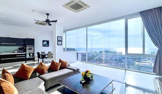 A2 - 4 Bedrooms Duplex Serviced Apartment with Stunning Sea View, Karon Beach in Tambon Karon