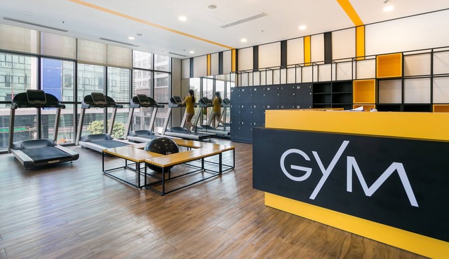 AIRPORT HOMESTAY- LUXURY 2BR APT- FREE GYM-POOL