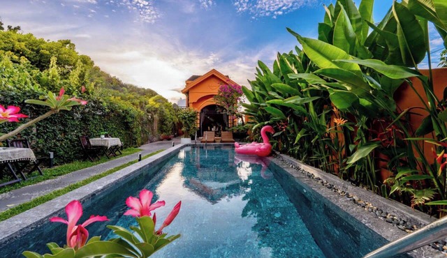 Alana Homestay – 5BR Private Villa, Pool & BBQ, 10 mins to Old Town