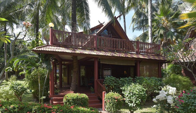 Amazing 3 Bedroom, Thai Style Beachside, Villa in Koh Samui