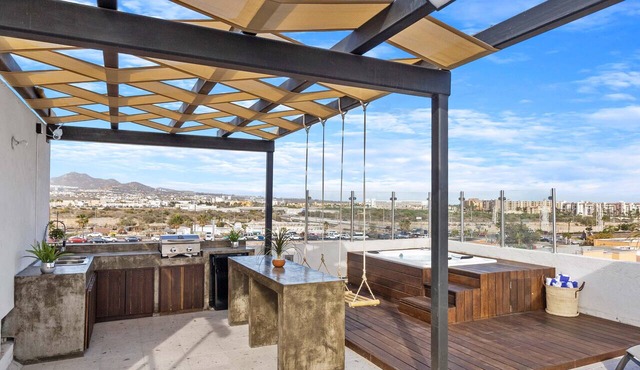 Amazing dept with private rooftop w/jacuzzi. 5 minutes from beach in Cabo San Lucas