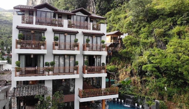Amira Premium Lodge in Dong Van