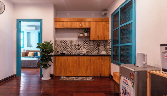 Ancient style villa, with garden, lots of trees, peaceful and airy.