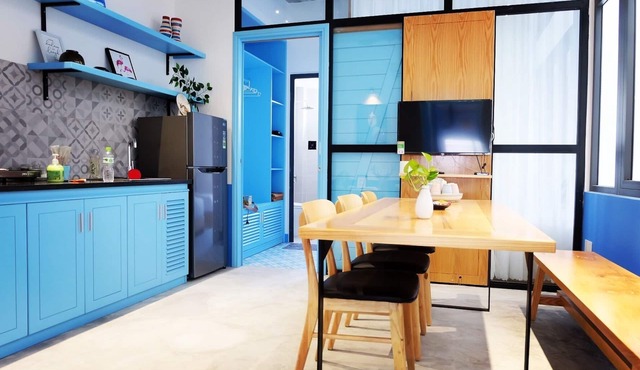 Apt2BR/kitchen+dining table/5' drive Mykhe