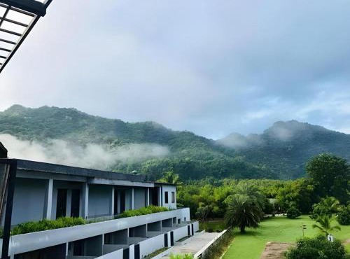 Avartarn Miracles Hotel in Ban Soi Rakhlong