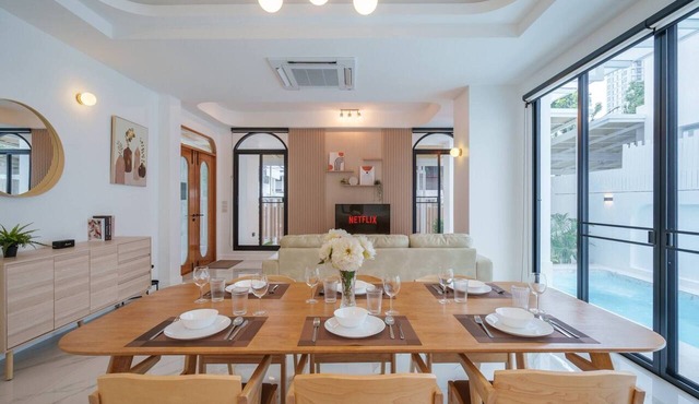 Aya’s Retreat - Muji Ekkamai Pool Villa with 4 bedrooms in Krung Thep Maha Nakhon