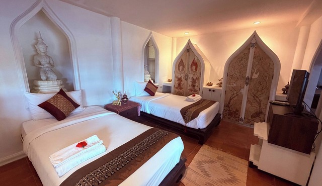 Ayutthaya Garden River Home in Bang Pa-in