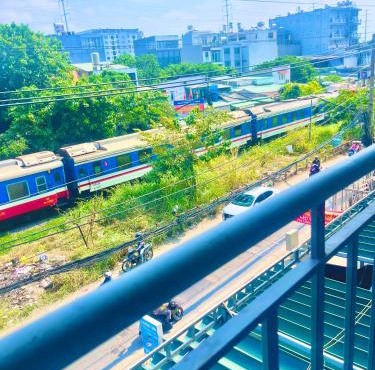 Bơ Homestay Train View Balcony Binh Thanh Room 108