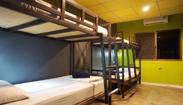 B&B House & Hostel