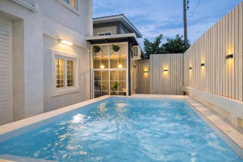 Baan Hug Ubon - Private Pool House - Warinchamrap in Ubon Ratchathani
