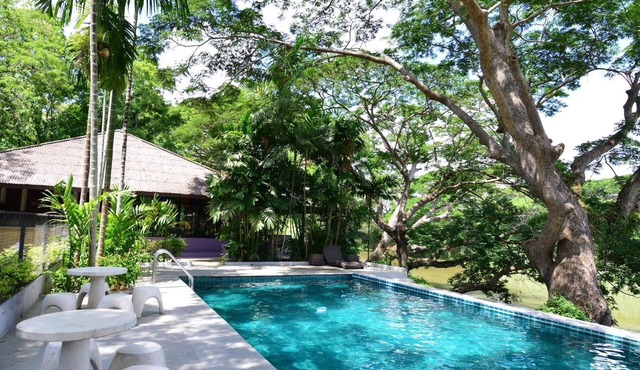 Baannamping Riverside Village