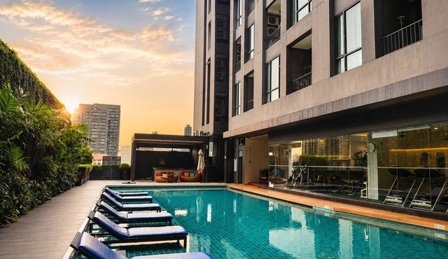 Balcony & Kitchen · Pool, Gym, Fast Wi-Fi in Watthana