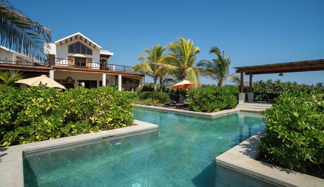 Beach Hose with Private Pool. Casa Quinta Nayaa in El Tomatal
