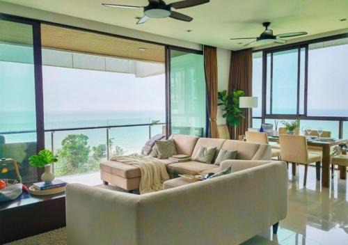 Beach Penthouse - 3 BR, Jacuzzi, Marriott pool access in Klaeng