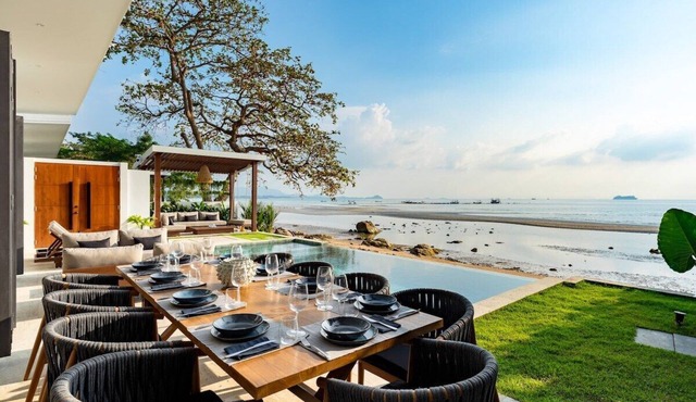 Beachfront 4BR Sunset Villa w/Staff & Saltwater Infinity Pool in Koh Samui