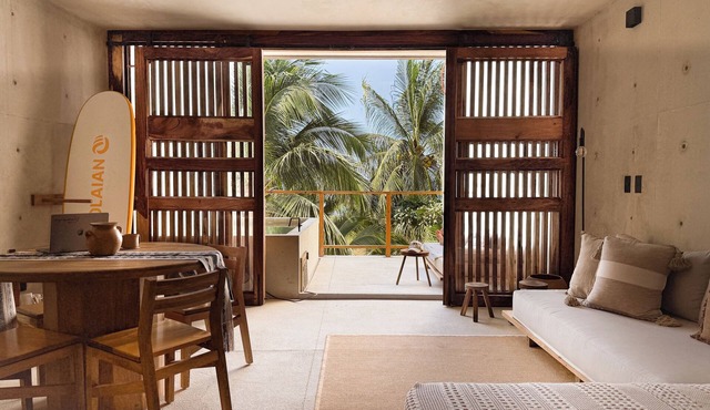 Beachfront Design Loft: Private Pool & Fast WI-FI in Brisas de Zicatela