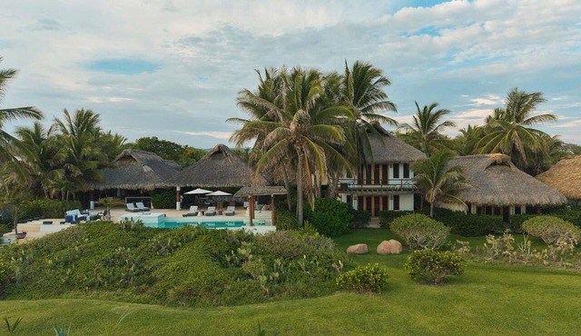 Beachfront estate for large groups, up to 36. in Puerto Escondido