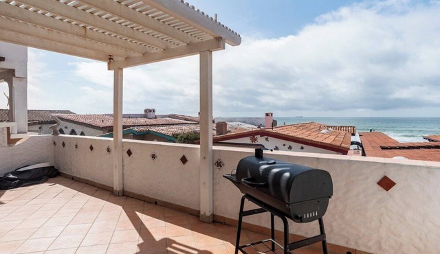 Beachfront Rosarito Home Ocean Views & Rooftop BBQ Deck Sleeps 6 in Playas de Rosarito