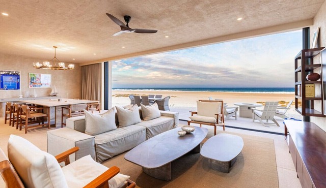 Beachfront Villa · Lighthouse · 11 Guests in Los Ribera