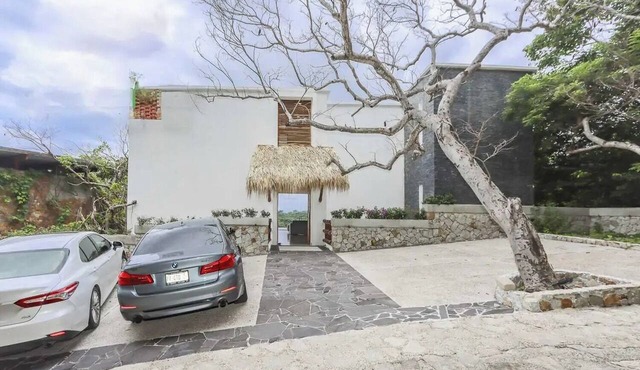 Beautiful house with pool, beach club, ocean and mountain view, exclusive Fracc. in Acapulco de Juárez