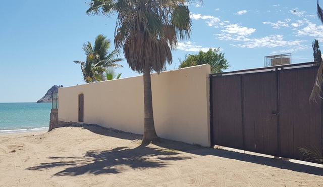 Big house in Bahia de Kino in front of the ocean in Bahía de Kino