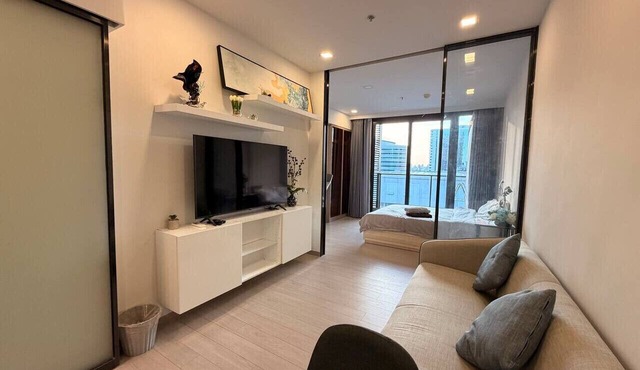 BIG Standing Desk with w/Pool, Spa, Gym, near MRT in Huai Khwang