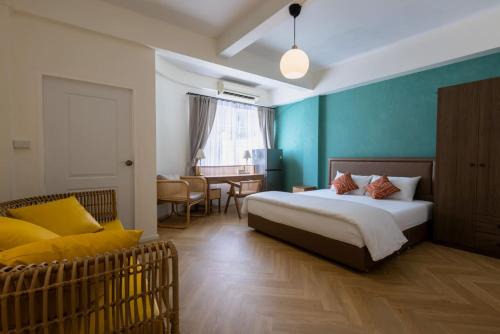 BKK CBD WholeFloor Apt 3BR 3BA 7Min to MRT in Thung Maha Mek