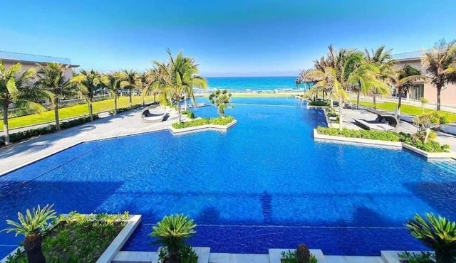 Blue Ocean Villa trong Wyndham Garden Cam Ranh