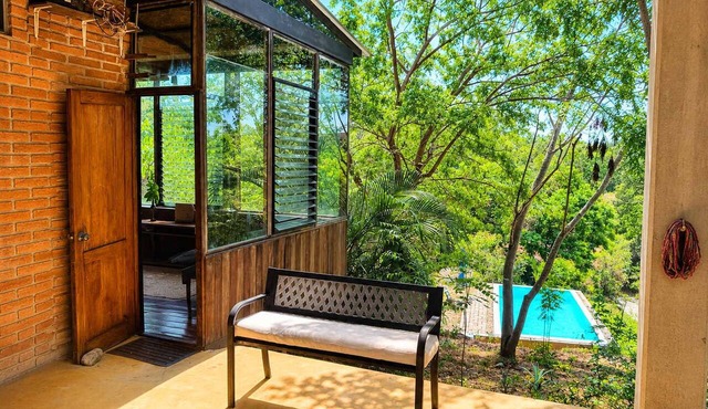 Bungalow doble, cama Queen, cama individual y terraza exterior cocina completa y sofa cama in Cuatunalco