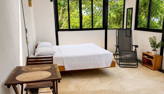 Bungalow doble, cama Queen, cocina completa. in Cuatunalco