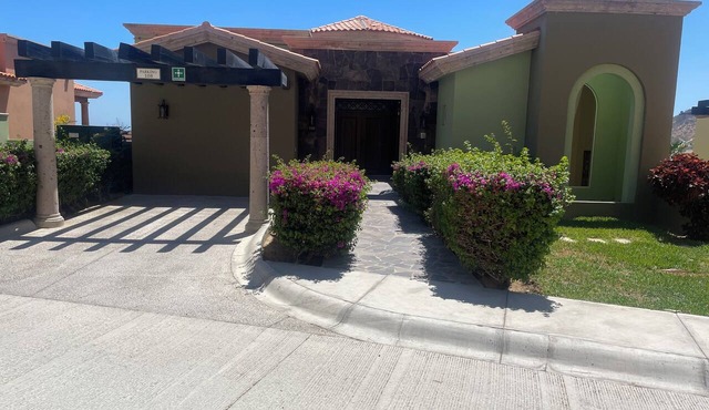 Cabo home with 3 bedrooms, private pool, hot tub and access to great resorts. in Cabo San Lucas