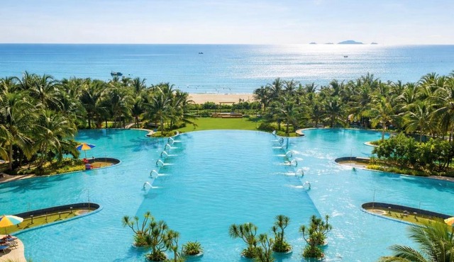 Cam Ranh Beach Resort - 5 Mins to Airport
