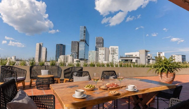 Cama King · rooftop bar · Country Club Guadalajara · limpieza diaria in guadalajara