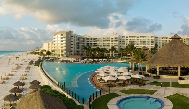 Cancun Ocean View Resort Stay with Pools, Beach & Spacious 1BR Villa in Cancún