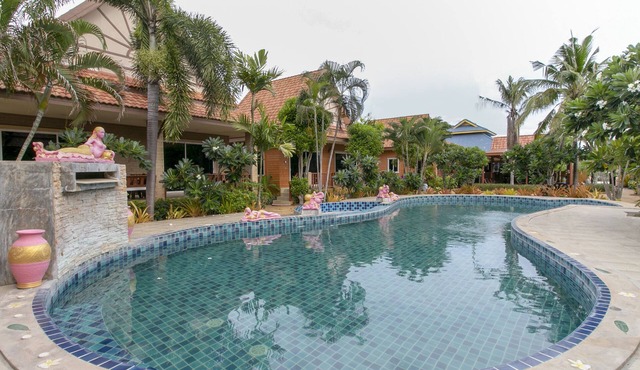 Capital O 961 Baan Dow Chompoo Resort