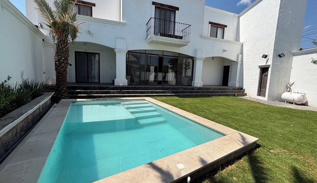 Casa María, Elegant Modern Retreat with Private Pool in Parras de la Fuente