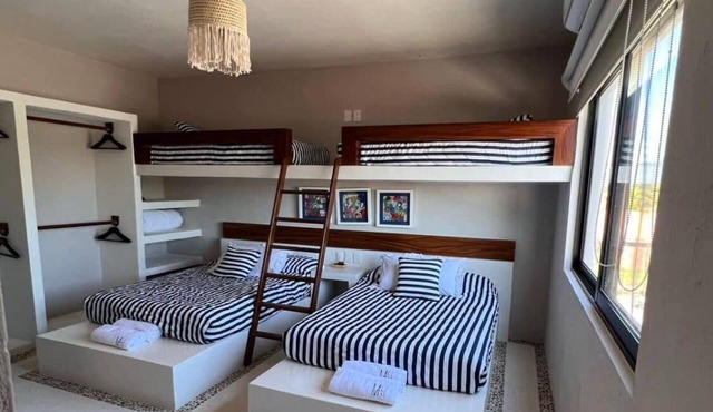 CASA MASH- PRIVATE HOUSE- BEACH FRONT in Gro.