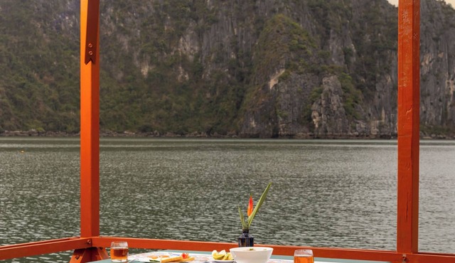 Cat Ba Fishing Village Bay House