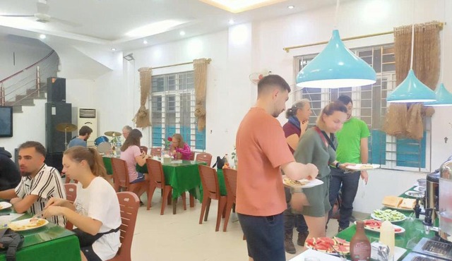 Catbaisland hostel