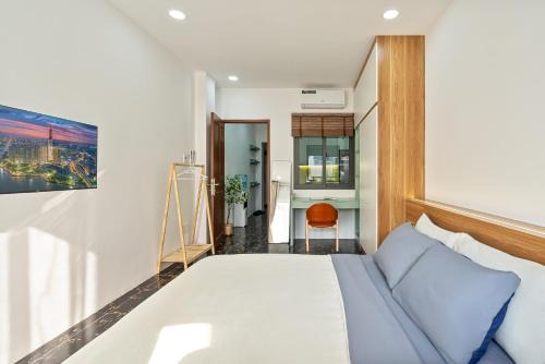 Central 1 Bedroom Apt with Balcony at District 1 in Ho Chi Minh City