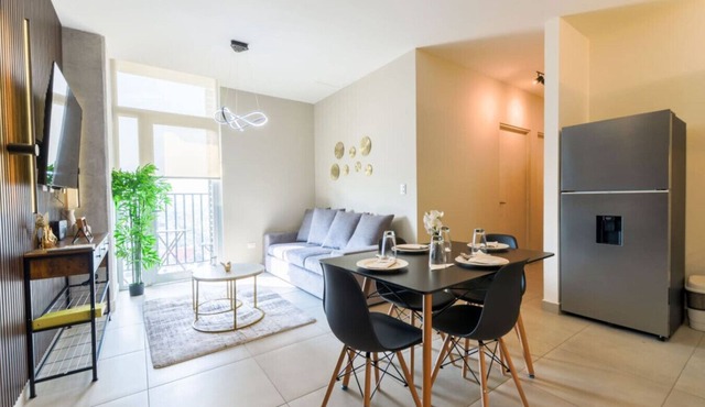 ¡Cerca de Fundidora! 6 personas, GYM & Wifi 2BR1br in Monterrey