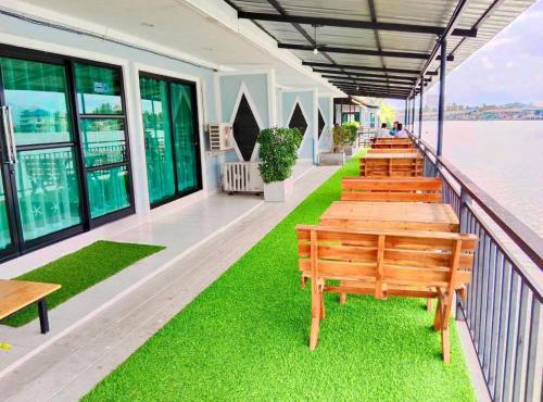 Chaiyai River Front Hotel in Sichon