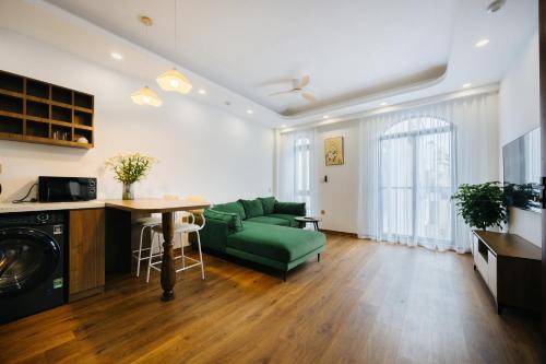 Charming 1-Bedroom Apt in the Heart of Tay Ho 601