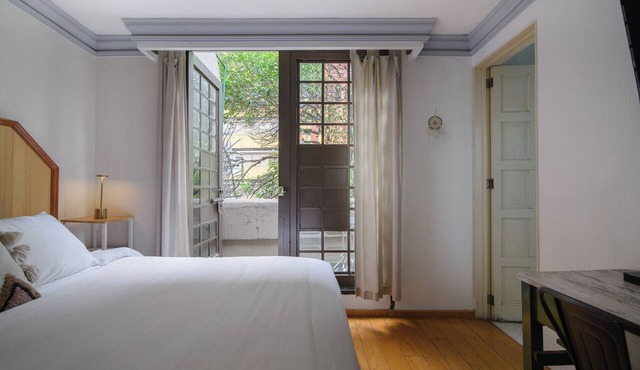 Charming 1-BR + Balcony, WiFi & TV; in wonderful Condesa, Mexico City in Ciudad de México